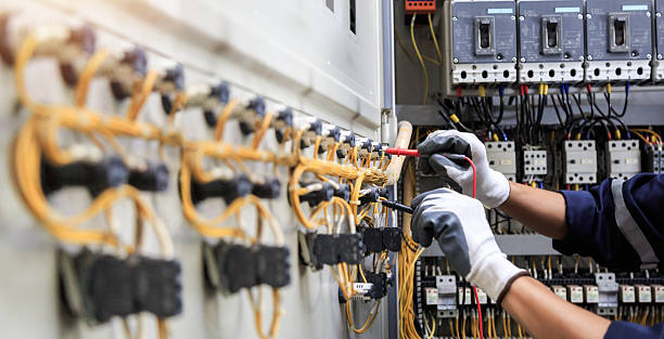Professional Electrician technician working in Deschutes River Woods, OR